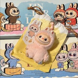 POP MART Labubu The Monsters Pin for Love
Letter G
Brand new